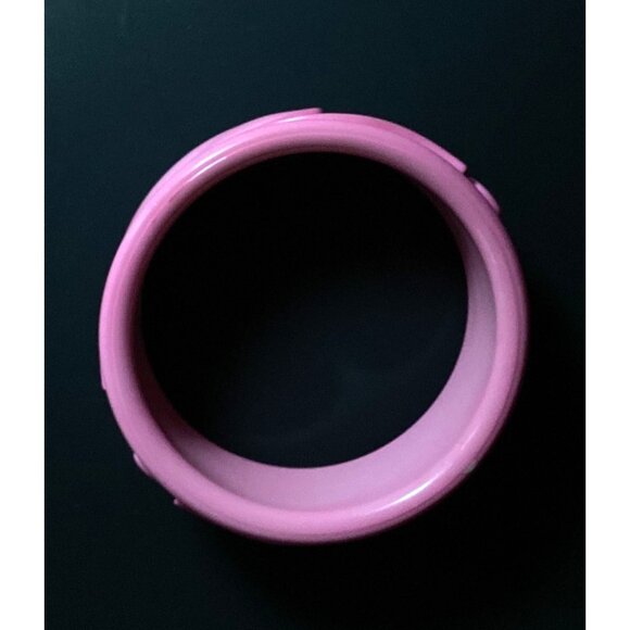 1960s Wide Pink Flower Power Lucite Bangle Bracelet Carved Style - Picture 7 of 7